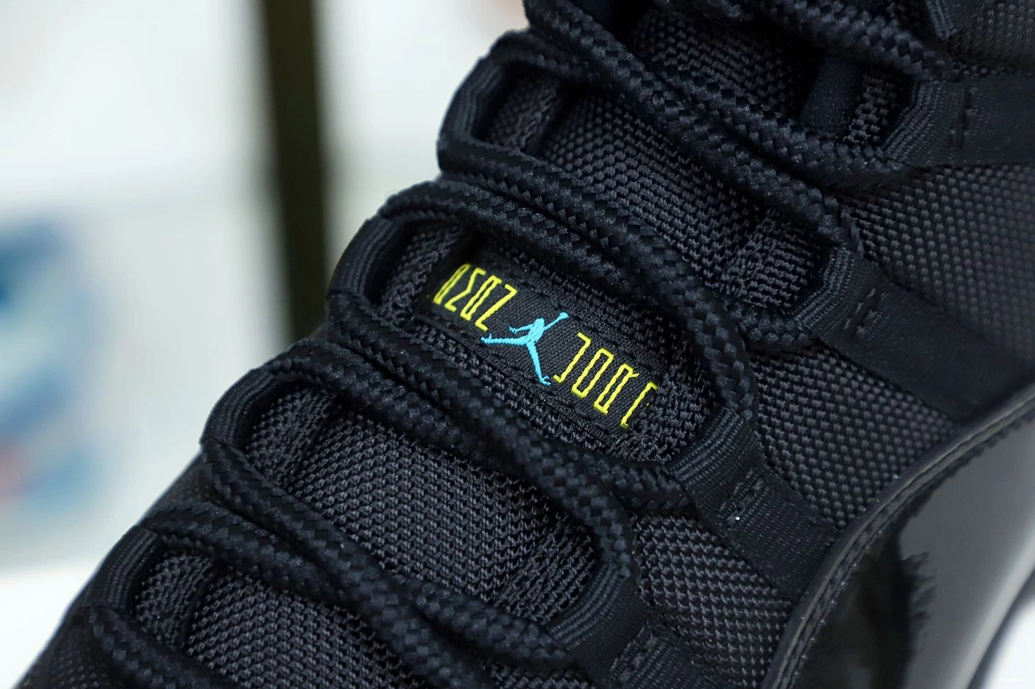 RETRO JORDAN GAMMA BLUE AIR 11 0911